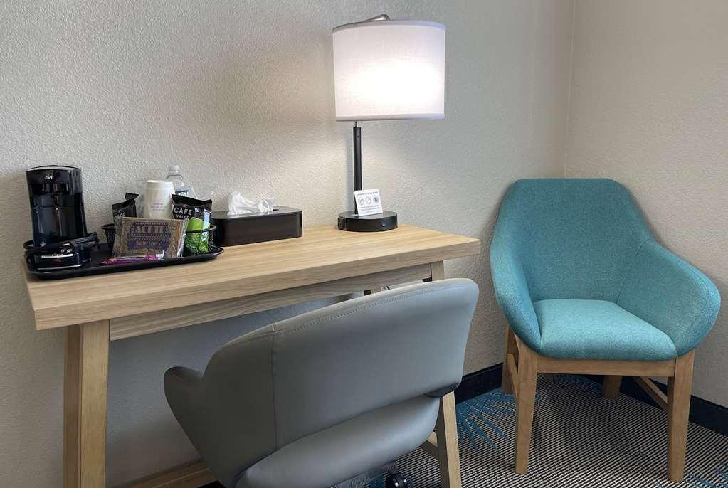 Days Inn By Wyndham Imlay City Δωμάτιο φωτογραφία